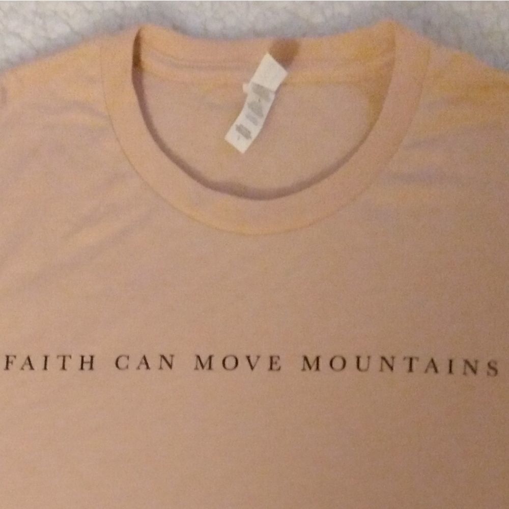 Faith Can Move Mountains Graphic Tee💜💜💜👍